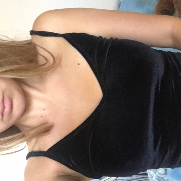 Brandy Melville Velvet Joanne Tank - Picture 2 of 2